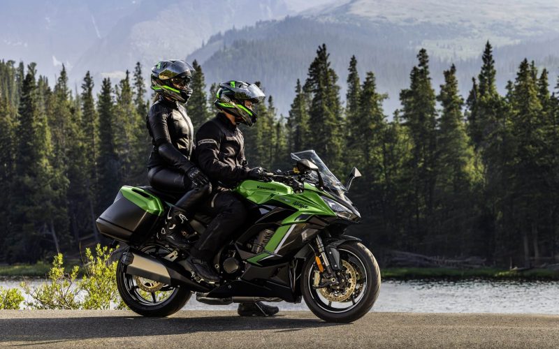 27MY_Ninja1100SX_SE_Action (1)